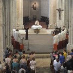 Prière liturgique dans l'église