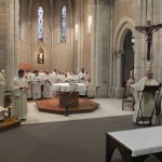 Accueil du père abbé durant la messe chrismale à Maylis