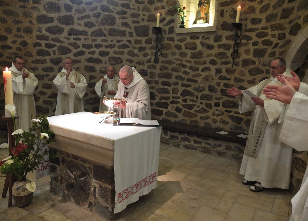 Messe à la Vieille église, durant la prière eucharistique, au moment du mémorial de la dernière Cène