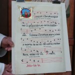 "Surrexit Christus spes mea" calligraphié avec musique et orné d'une enluminure.