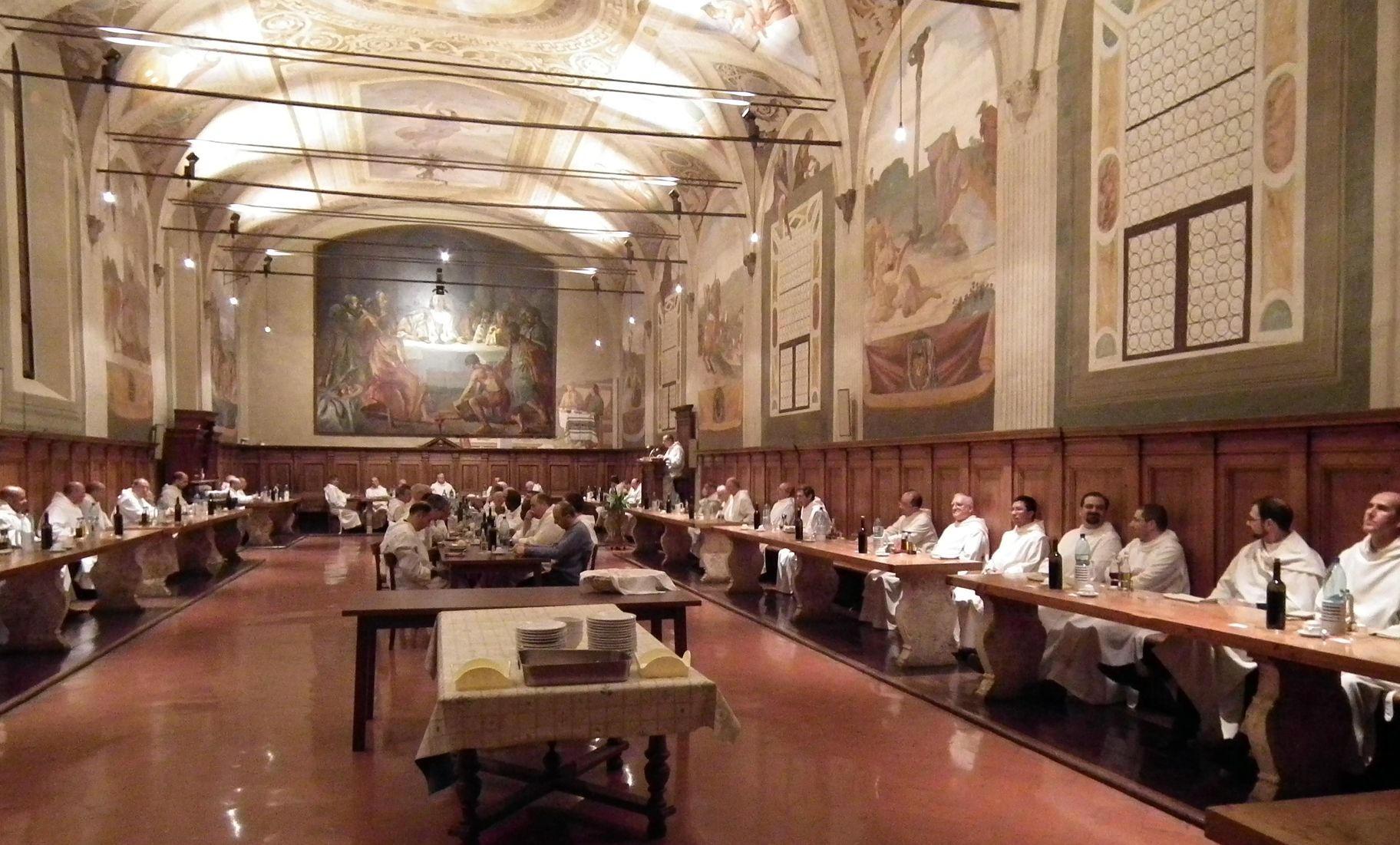 Repas dans le réfectoire de Monte Oliveto lors d'une réunion du Chapitre Général