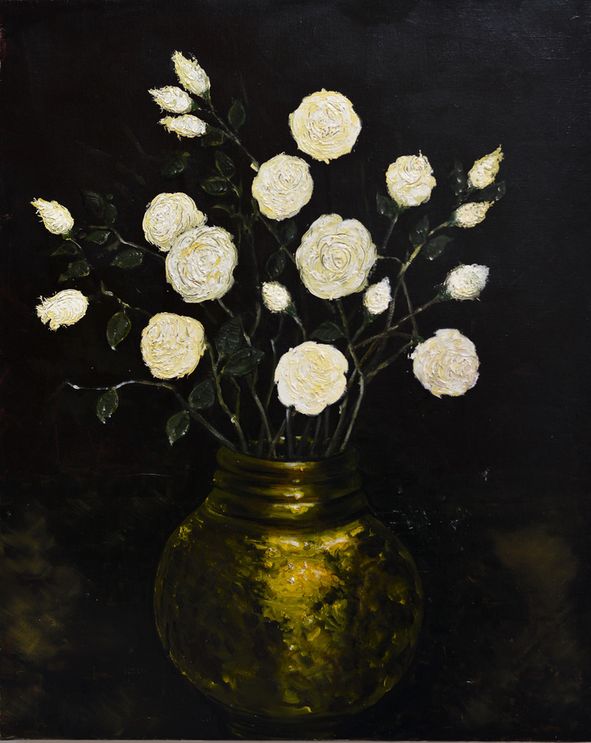 Roses blanches dans un vase