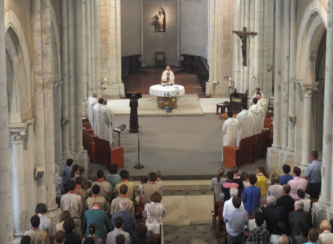 Prière liturgique dans l'église