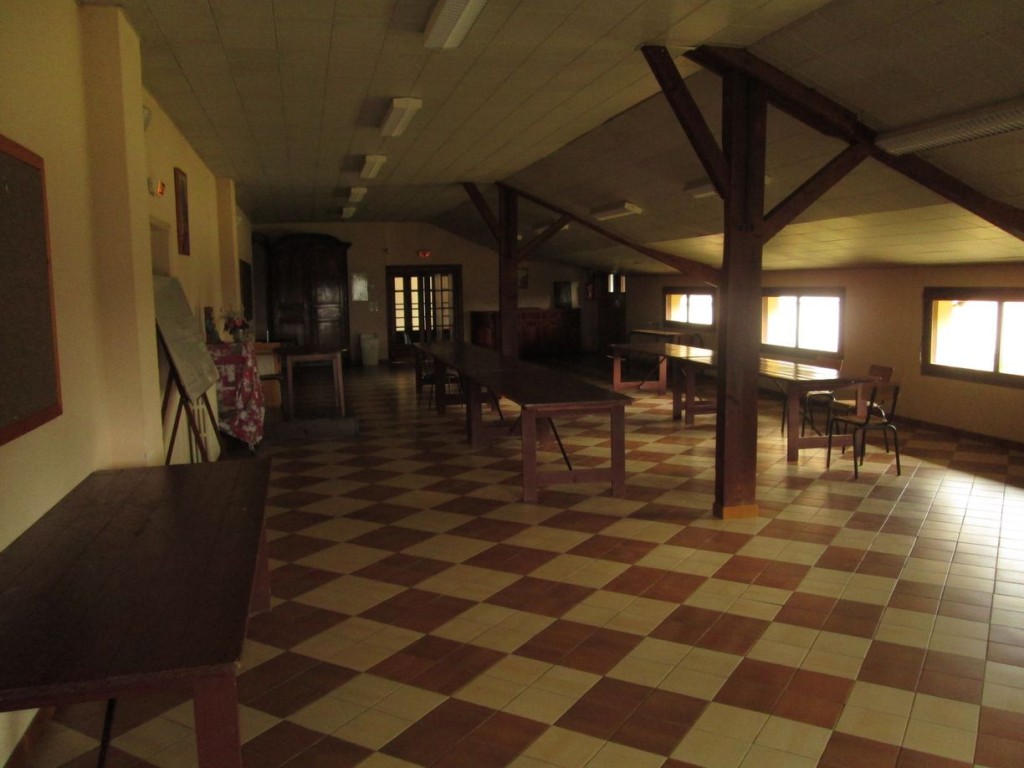 grande-salle-abbaye-notre-dame-de-maylis