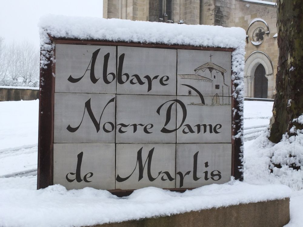 panneau abbaye de Maylis enneigé
