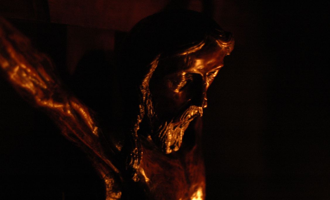 Visage du Christ, crucifix de l'abbaye de Maylis