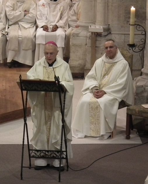 Monseigneur Sarrabère prèche durant la messe chrismale à Maylis