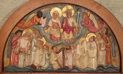 Le Christ trône avec Marie à sa droite, des anges les entourent, et des moines et des moniales en blanc les contemplent