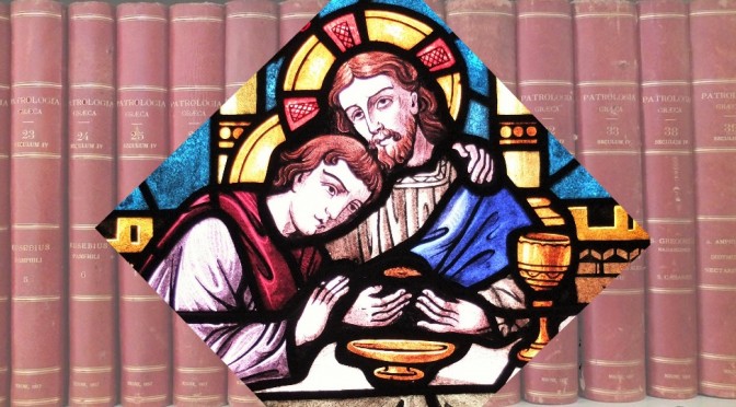 vitrail de St Jean penché sur le côté de Jésus