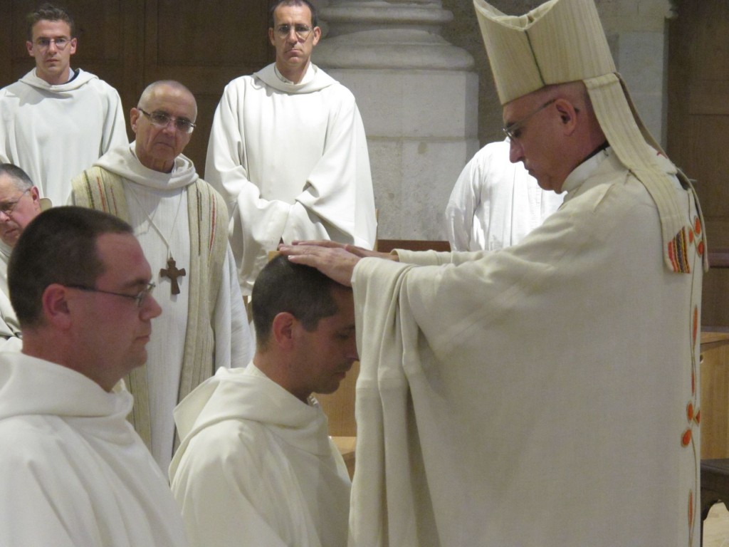 7 Imposition Mains O Abbaye Notre Dame De Maylis